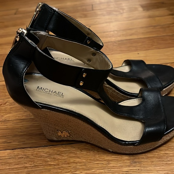 Michael Kors 6.5 Leather Wedge Sandals with Zip - Picture 2 of 5
